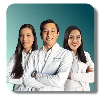 un grupo de médicos especialistas